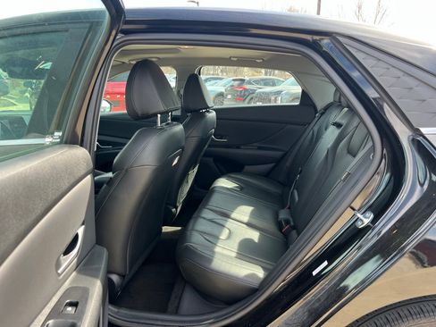 Used 2025 Hyundai Elantra Limited image 17