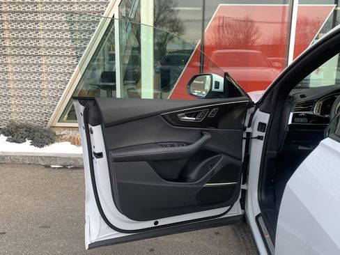 Used 2025 Audi Q8 Premium Plus w/ Premium Plus Package image 8