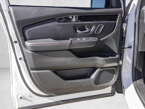 Used 2024 Honda Pilot TrailSport image 12