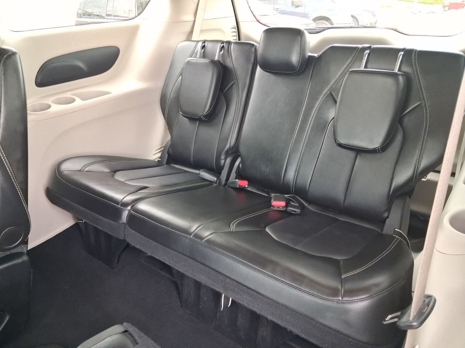 Used 2024 Chrysler Pacifica Touring-L FWD image 15