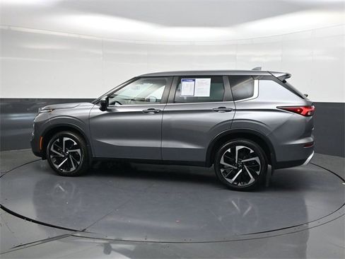Used 2023 Mitsubishi Outlander SE image 7