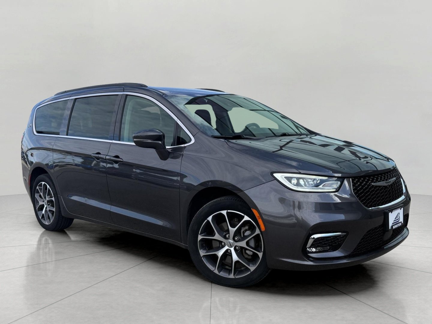 Used 2022 Chrysler Pacifica Touring-L AWD/4WD image 1