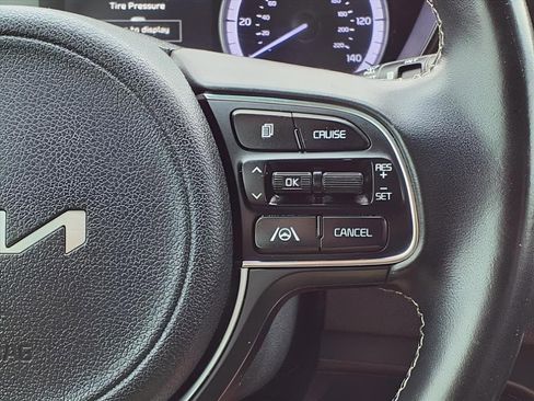 Used 2022 Kia Niro LXS image 9