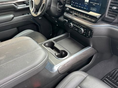 Used 2024 Chevrolet Silverado 2500 LTZ w/ LTZ Convenience Package image 16