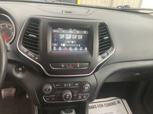 Used 2021 Jeep Cherokee Latitude Plus AWD/4WD image 22