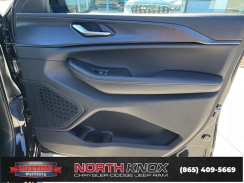 New 2025 Jeep Grand Cherokee L Altitude image 30