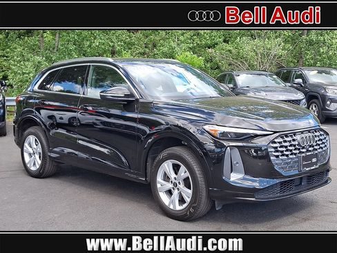 Used 2025 Audi Q5 Premium w/ Convenience Package AWD/4WD image 1