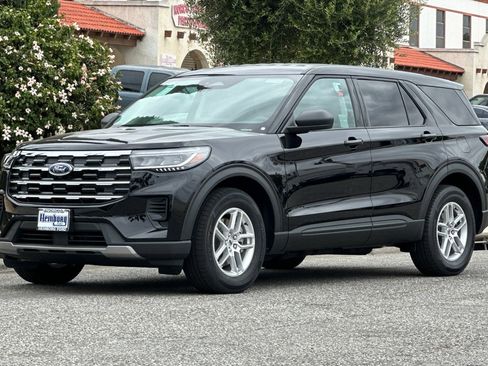 New 2026 Ford Explorer Active RWD image 8