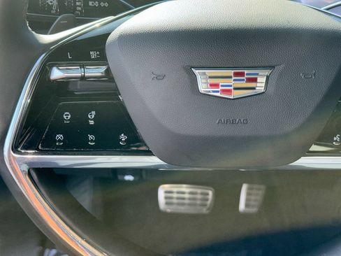 Used 2025 Cadillac Escalade ESV Sport AWD/4WD image 17