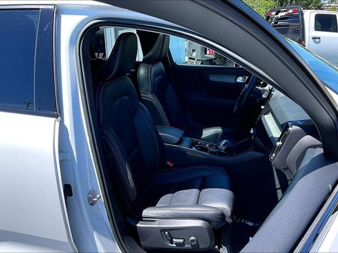 Used 2023 Volvo XC40 B4 Ultimate FWD image 31