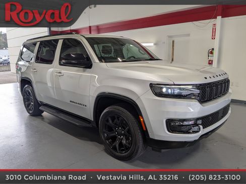 Used 2023 Jeep Wagoneer Series II image 5