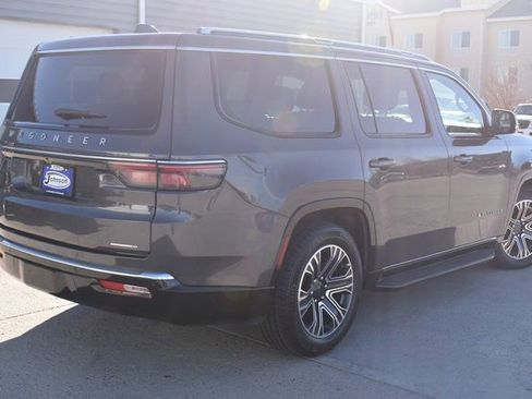 Used 2022 Jeep Wagoneer Series III AWD/4WD image 5