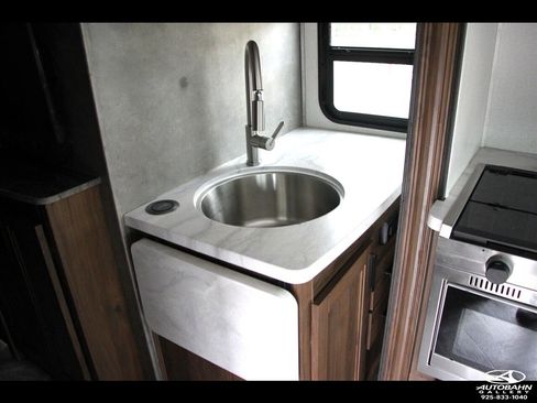 Used 2022 Ford E-450 and Econoline 450 Super Duty w/ Motorhome Prep Package image 26