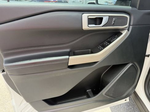 Used 2024 Ford Explorer XLT RWD image 13