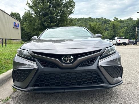 Used 2021 Toyota Camry SE FWD image 2