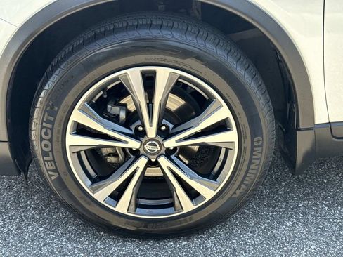 Used 2019 Nissan Rogue SV w/ Premium Package image 11