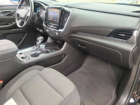 Used 2023 Chevrolet Traverse LT AWD/4WD image 9