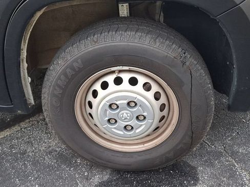 Used 2025 RAM ProMaster 2500 w/ Convenience Group FWD image 4