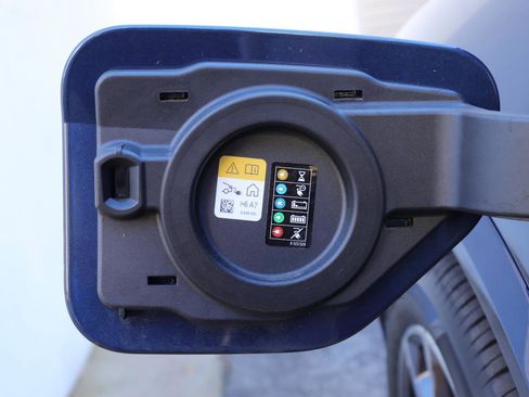 Used 2022 BMW X5 xDrive45e w/ M Sport Package image 11