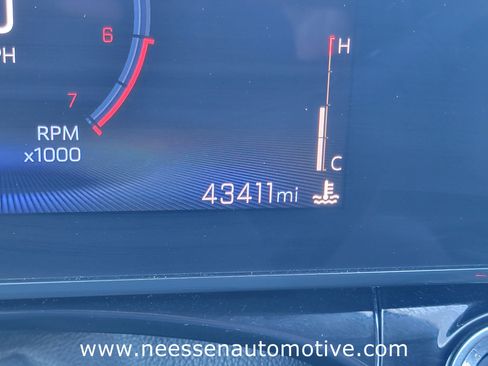 Used 2024 Chevrolet Trax RS w/ Sunroof Package image 21