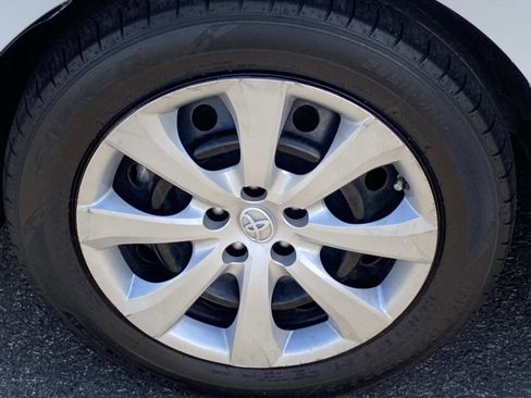 Used 2021 Toyota Corolla LE FWD image 21