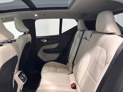 Used 2019 Volvo XC40 T5 Momentum image 22