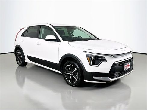 Used 2024 Kia Niro LX image 11