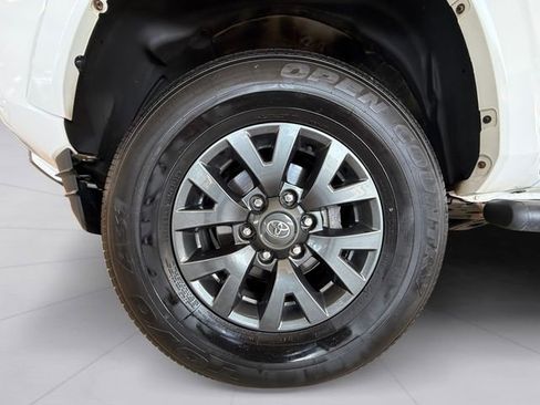 Used 2023 Toyota Tacoma SR5 AWD/4WD image 9