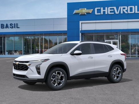 New 2026 Chevrolet Trax LT w/ LT Convenience Package FWD image 2