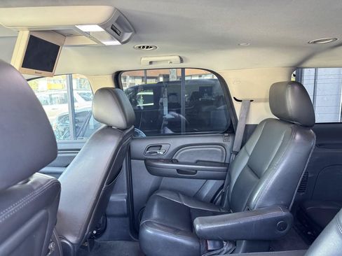 Used 2011 GMC Yukon Denali RWD image 32