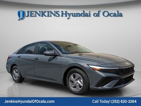New 2026 Hyundai Elantra SE image 1