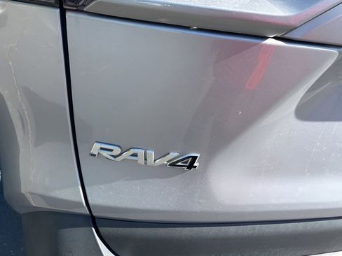 Used 2022 Toyota RAV4 XLE Premium AWD/4WD image 15