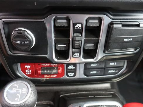 Used 2024 Jeep Wrangler Unlimited Rubicon 4xe AWD/4WD image 34