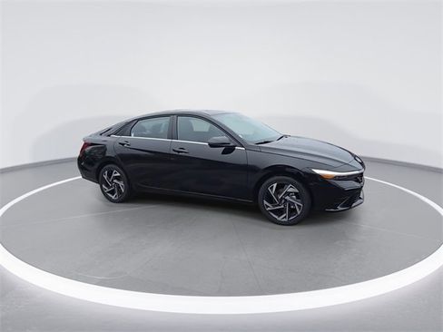 New 2025 Hyundai Elantra Limited image 2