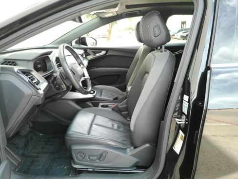 Used 2022 Audi Q4 e-tron Prestige AWD/4WD image 16