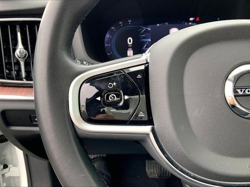 Used 2025 Volvo V60 B5 Cross Country Plus image 18