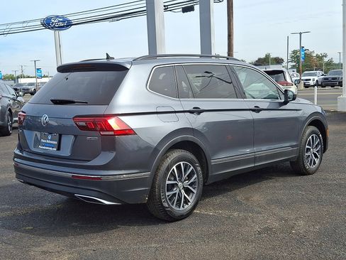 Used 2020 Volkswagen Tiguan SE w/ Panoramic Sunroof Package image 7