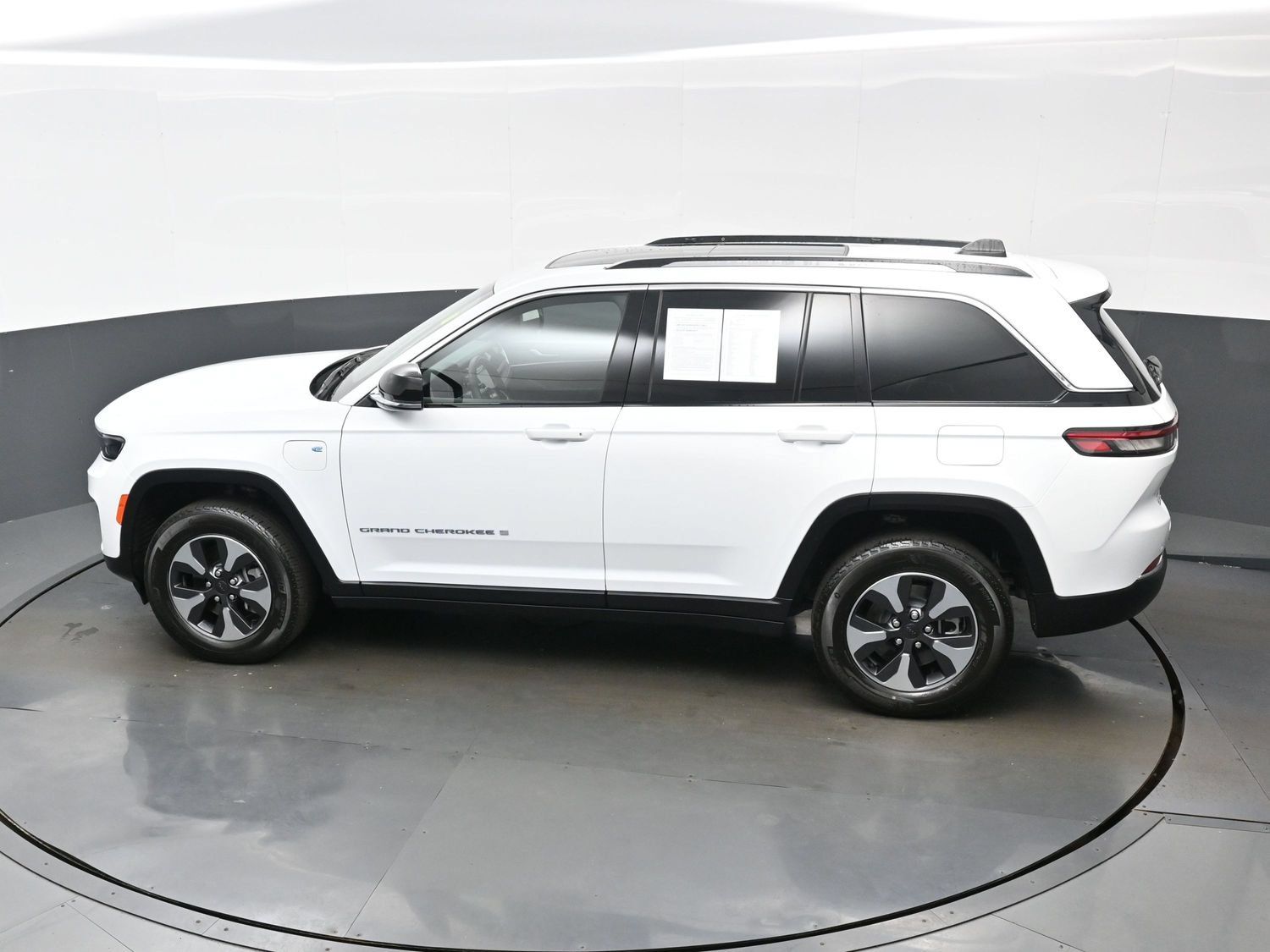 Used 2023 Jeep Grand Cherokee 4WD 4xe image 38