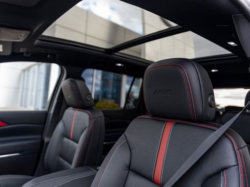 New 2026 Chevrolet Traverse RS image 17