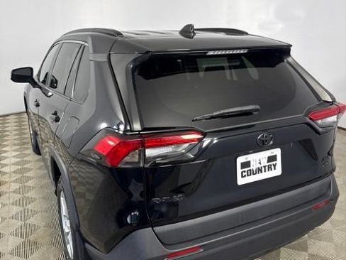 Used 2019 Toyota RAV4 XLE AWD/4WD image 5