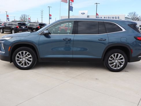 Used 2025 Buick Enclave Preferred image 8