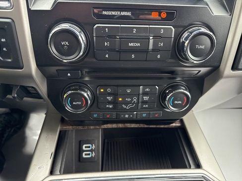 Used 2017 Ford F250 Lariat w/ Chrome Package image 20