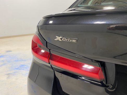 Used 2021 BMW M550i xDrive w/ Executive Package image 9