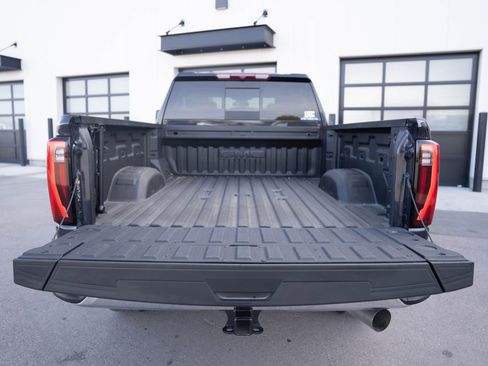 Used 2025 GMC Sierra 3500 SLT w/ SLT Premium Package image 10