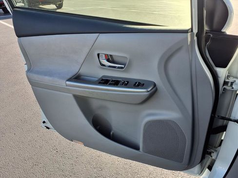 Used 2017 Toyota Prius V Three image 16