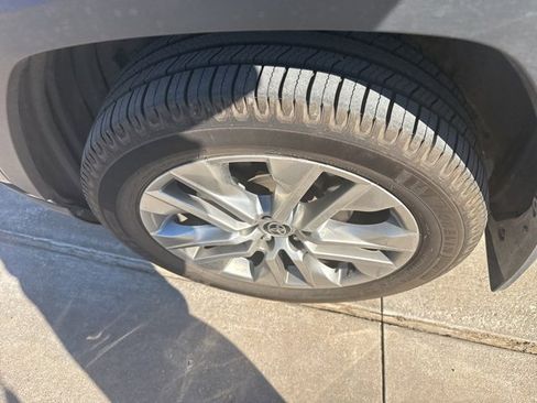 Used 2023 Toyota RAV4 XLE Premium image 10