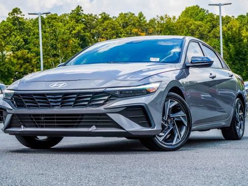 Certified 2025 Hyundai Elantra SEL FWD image 1