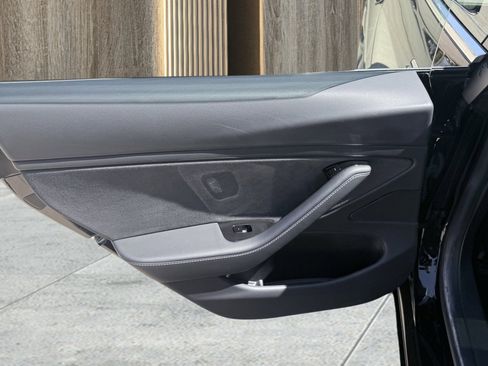 Used 2018 Tesla Model 3 Long Range image 33