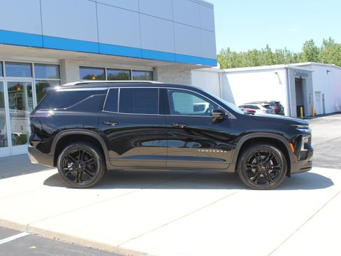 New 2026 Chevrolet Traverse LT w/ Driver Confidence Package AWD/4WD image 3