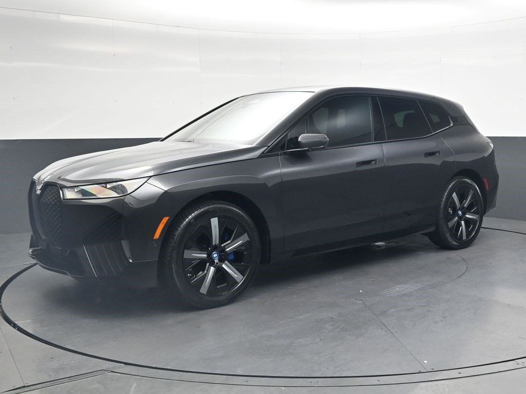 Used 2024 BMW iX xDrive50 w/ Premium Package AWD/4WD image 7